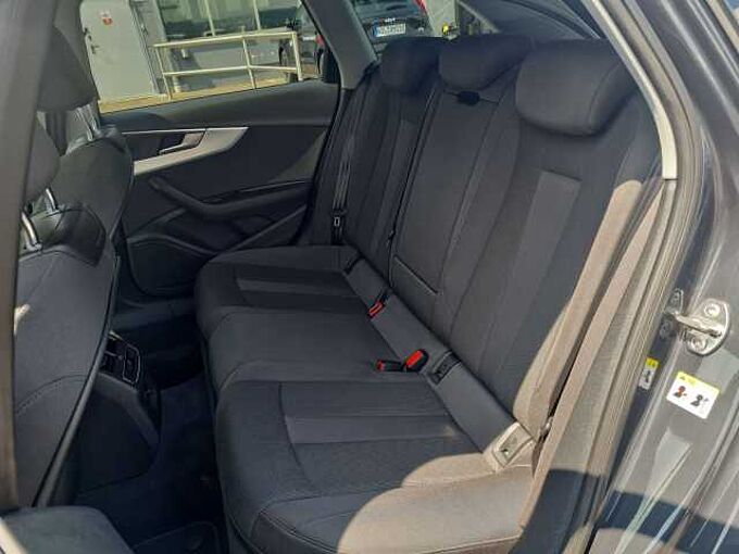 Audi A4 Avant 2.0 TDI S tronic Sport *S line*NAVI*